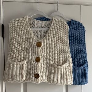 Chunky white sweater top small